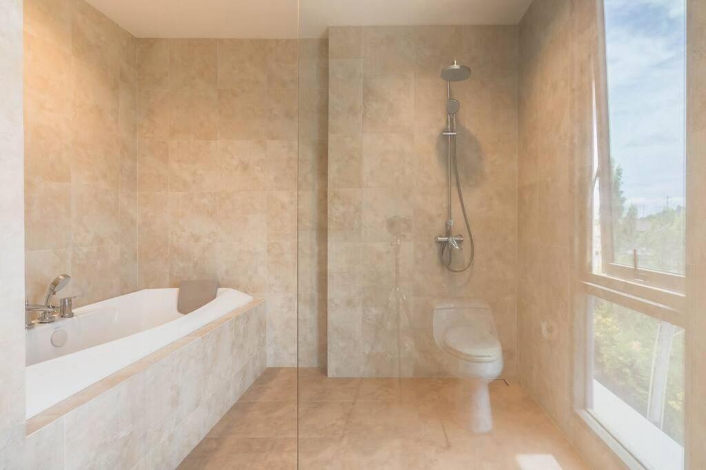 Marbella Beachfront Pattaya 3Br Bang Lamung Exteriér fotografie